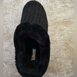 Bobs by Skechers memory foam slippers size 8.5